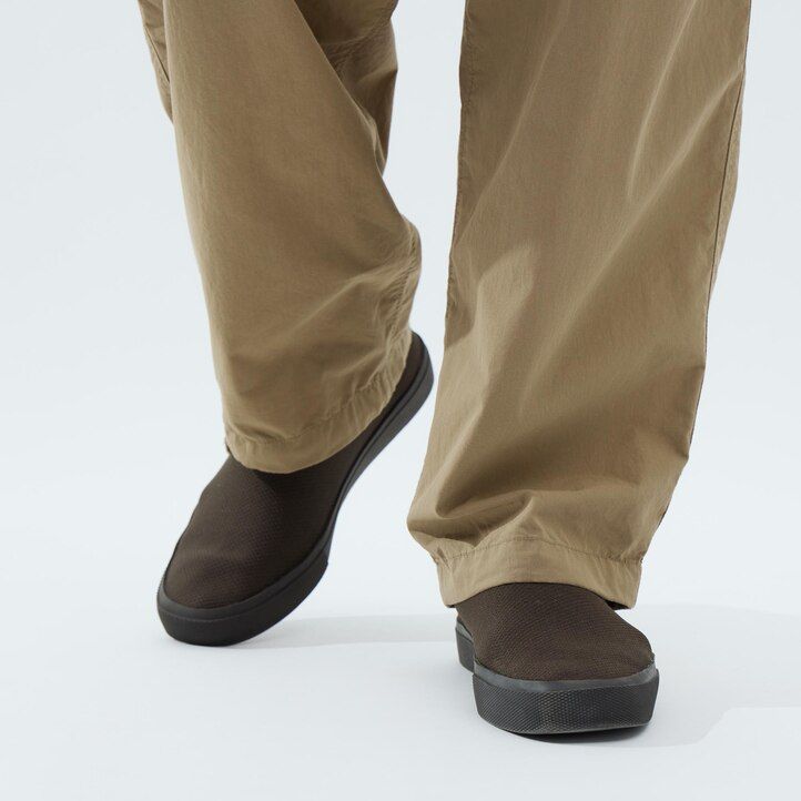 uniqlo wide fit parachutergo mens trousers olive