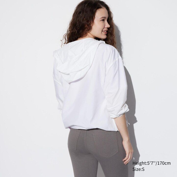 white womens uniqlo ultra stretch tops